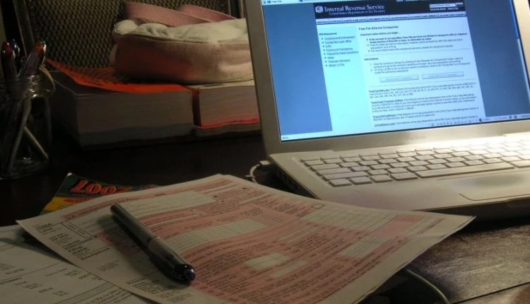 Τα μεσάνυχτα πέφτει η αυλαία για τις φορολογικές δηλώσεις 2018